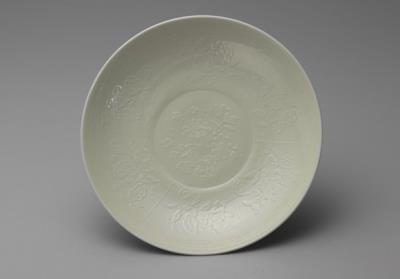 图片[2]-Dish with impressed floral pattern in white glaze, Qing dynasty (1644-1911)-China Archive